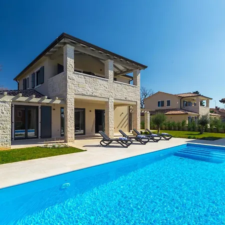 Dora - Summer Escape With Private Pool Poreč