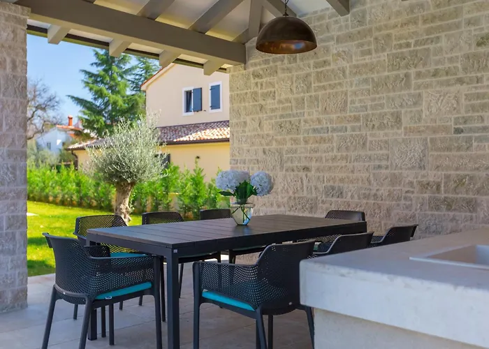 Dora - Summer Escape With Private Pool *