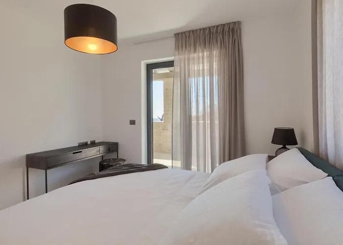 Dora - Summer Escape With Private Pool *