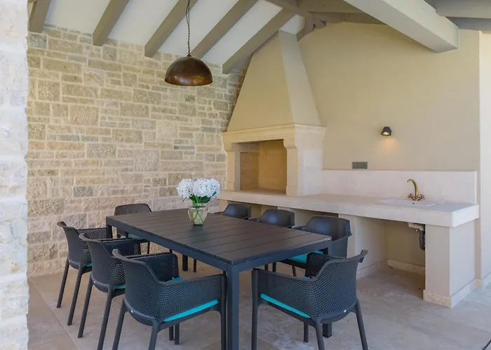 Dora - Summer Escape With Private Pool