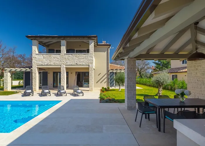 Dora - Summer Escape With Private Pool * Poreč