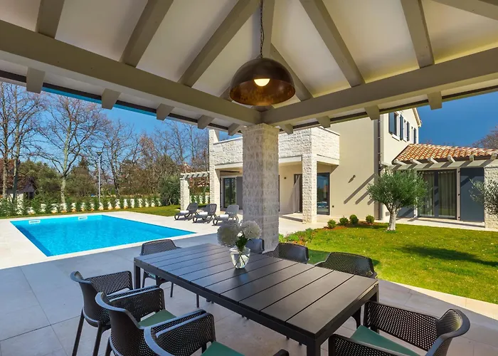 Dora - Summer Escape With Private Pool Poreč