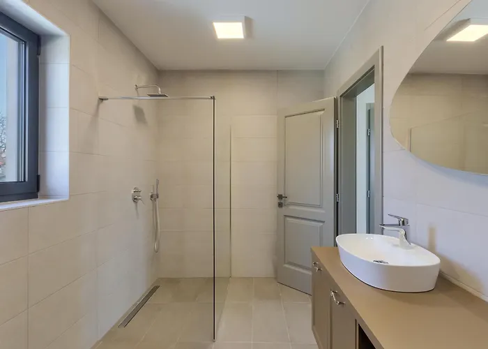 Dora - Summer Escape With Private Pool *