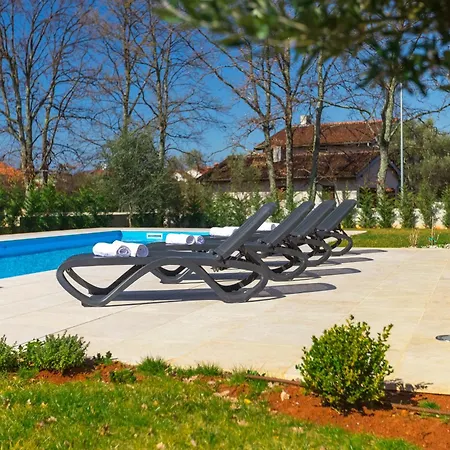 Willa Dora - Summer Escape With Private Pool Poreč