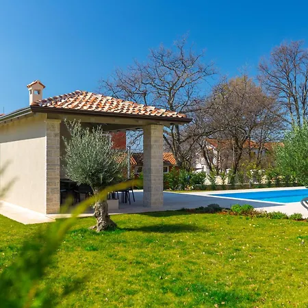 Willa Dora - Summer Escape With Private Pool Poreč